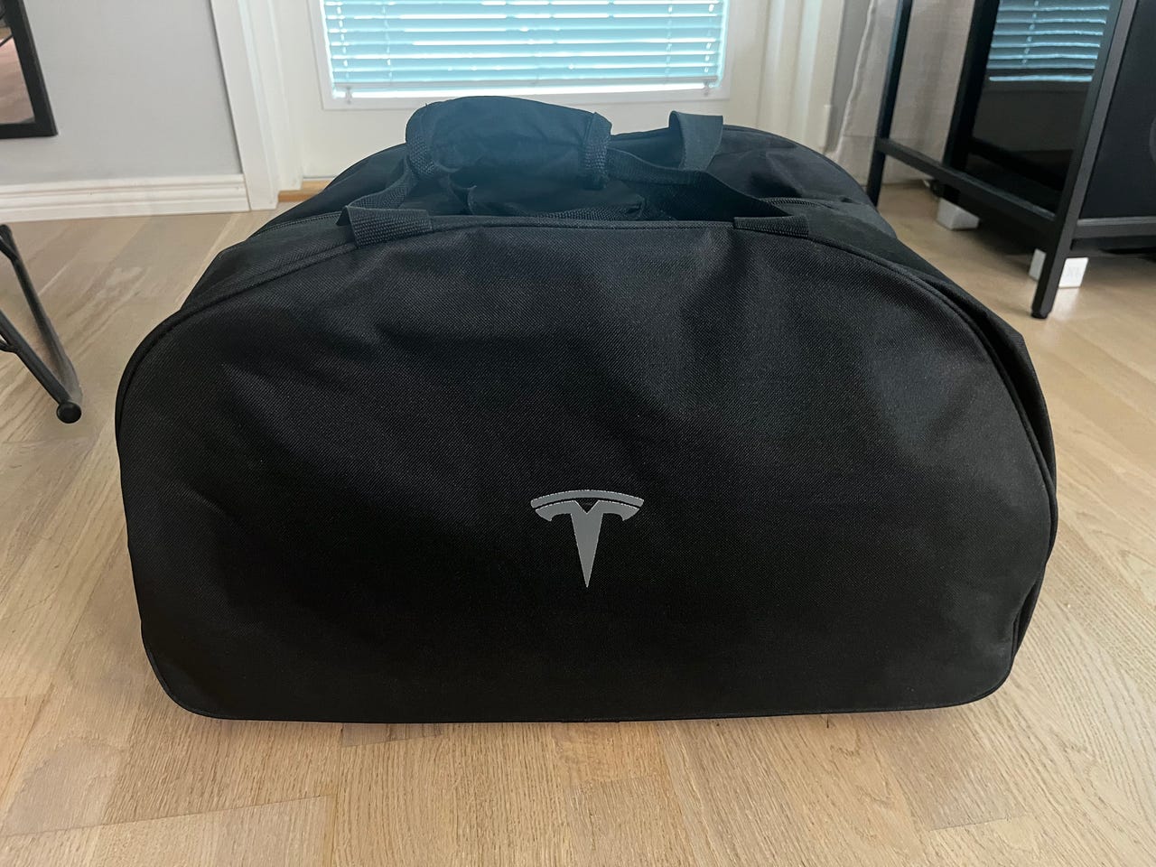 Tesla Model 3 - auton suojapeite / suojahuppu