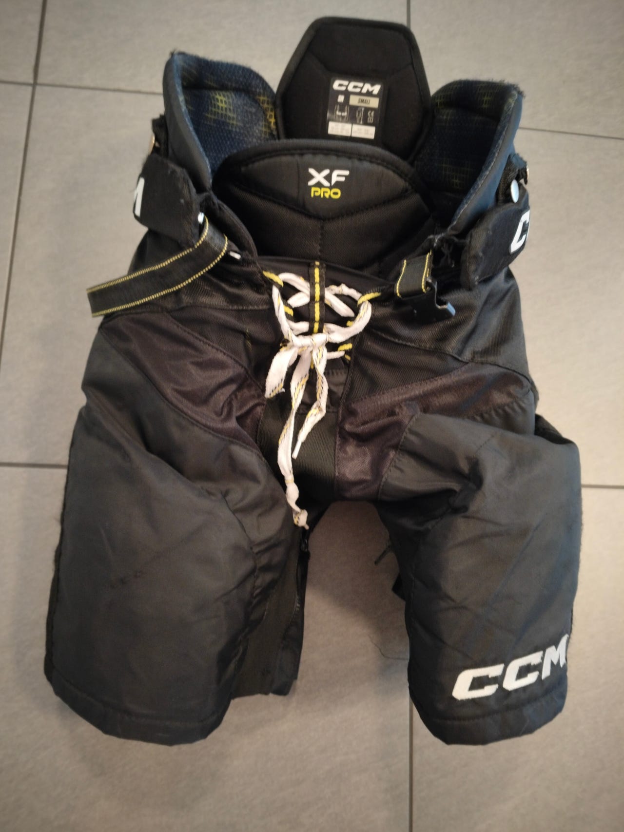 CCM  tacks XF Pro jääkiekkohousut SR Small