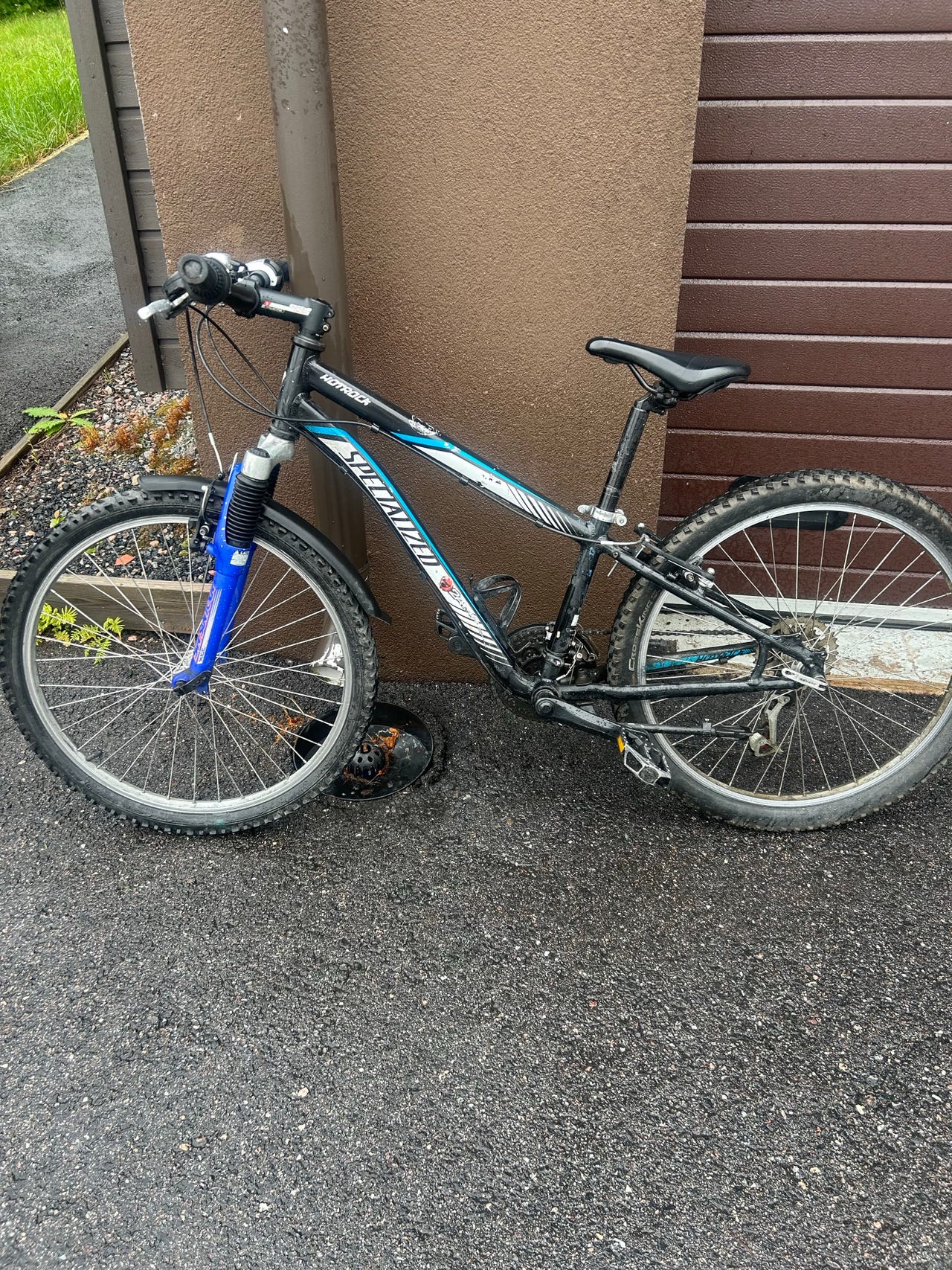 Specialized Hotrock lasten maastopyörä 24 musta/sininen