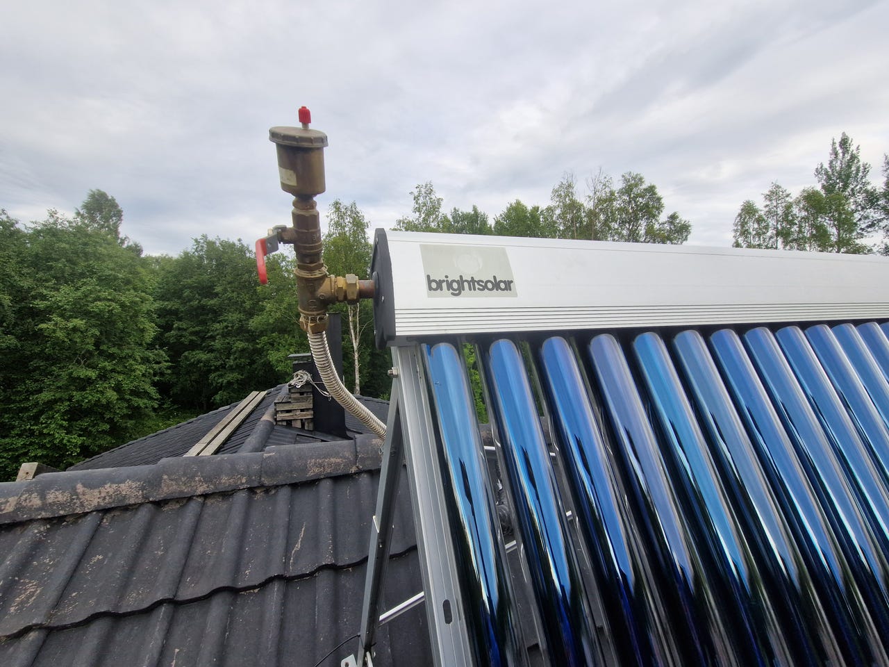 Brightsolar aurinkokeräinjärjestelmä katolle
