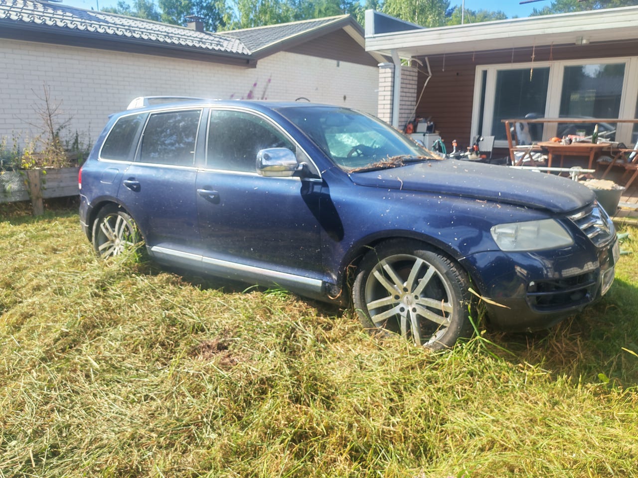 Volkswagen Touareg varaosiksi/korjattavksi