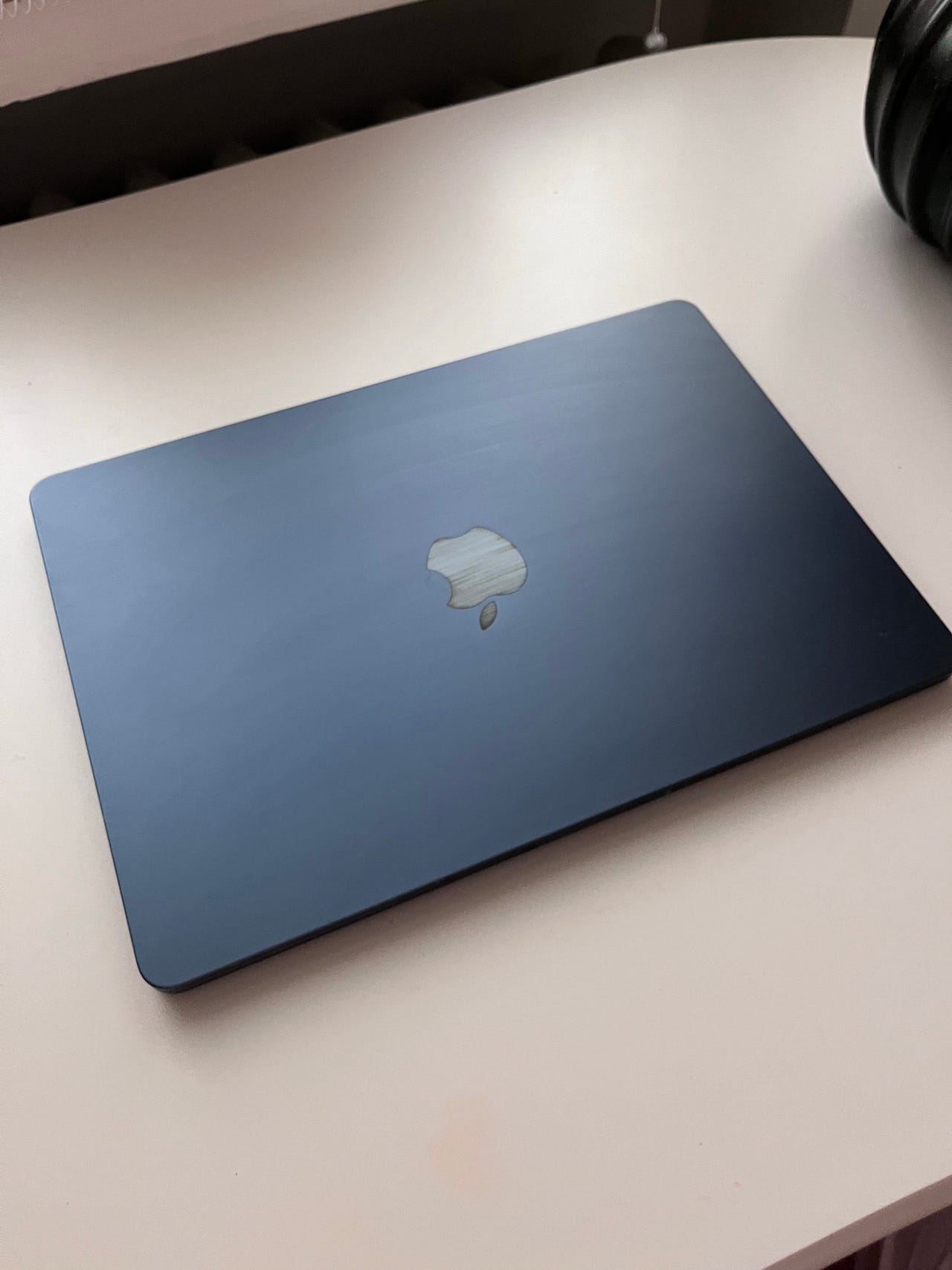 Apple MacBook kannettava tummansininen