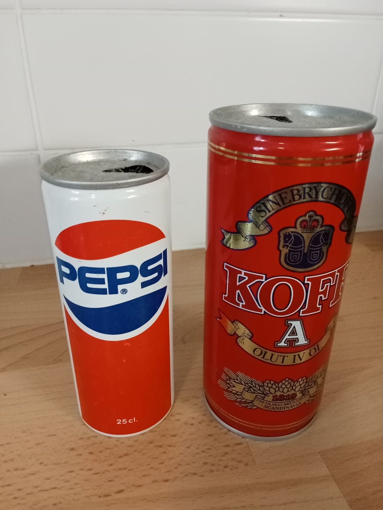 Pepsi ja koff tölkit