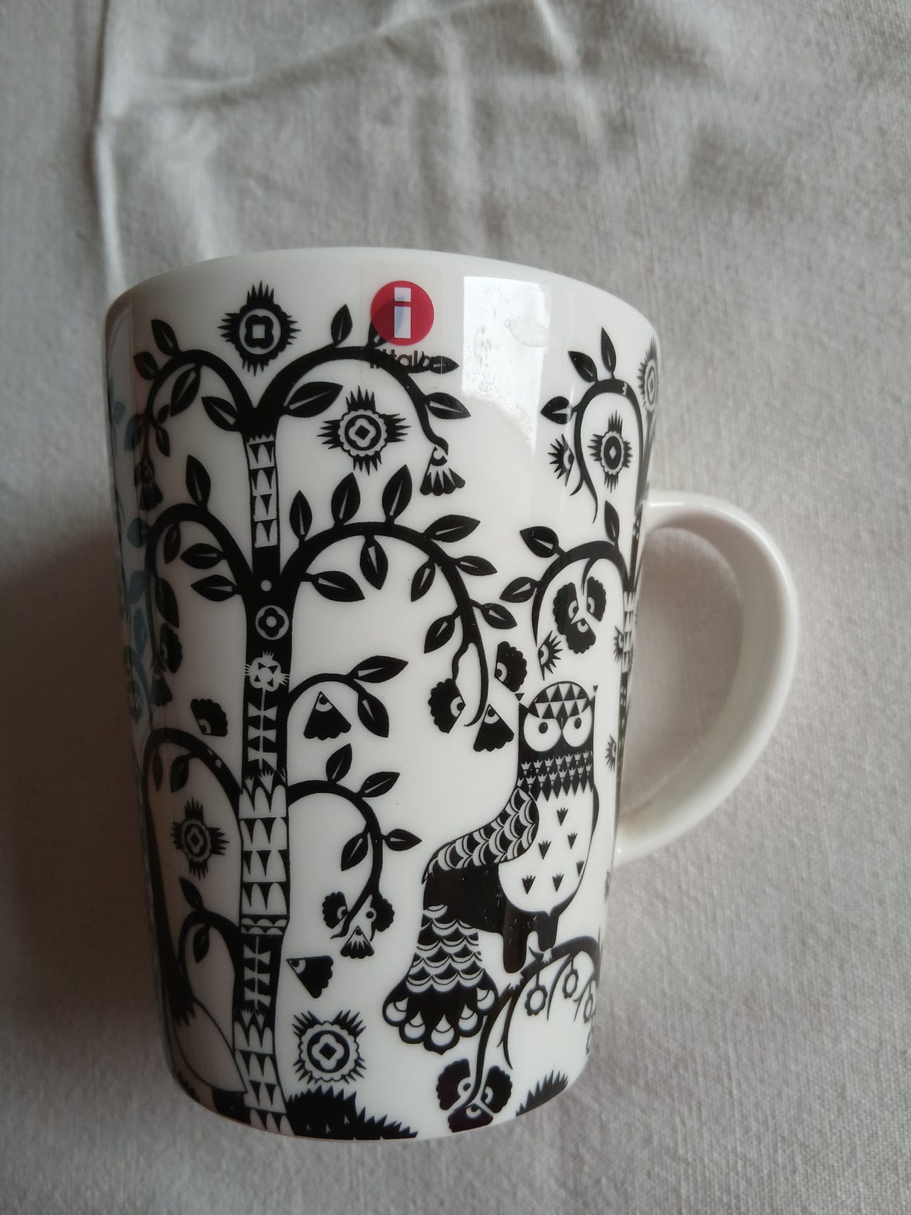 Mustavalkoinen Iittala Taika- muki