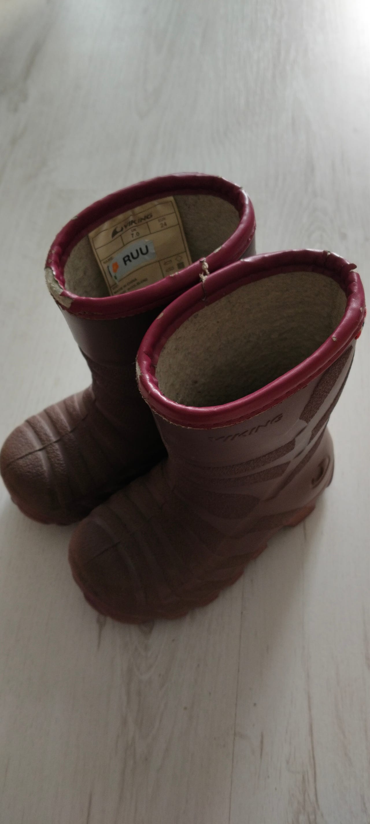 Topatut kumisaappaat, Viking koko 24