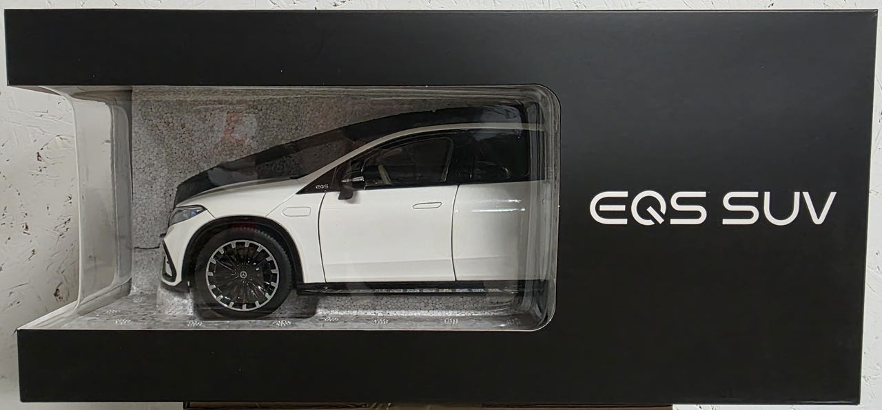 Mercedes-Benz EQS SUV 1:18 pienoismalli