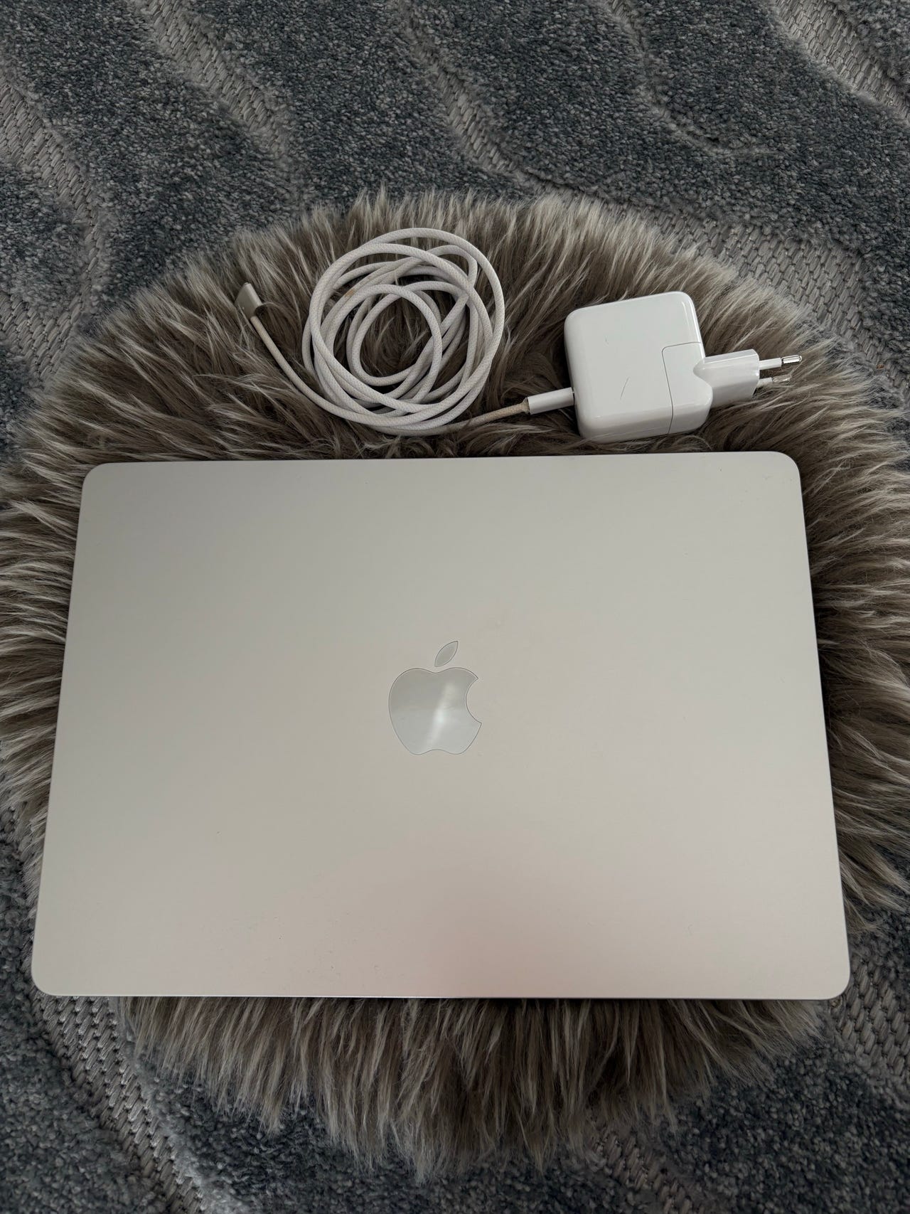 Apple Macbook Air M2 (2022)