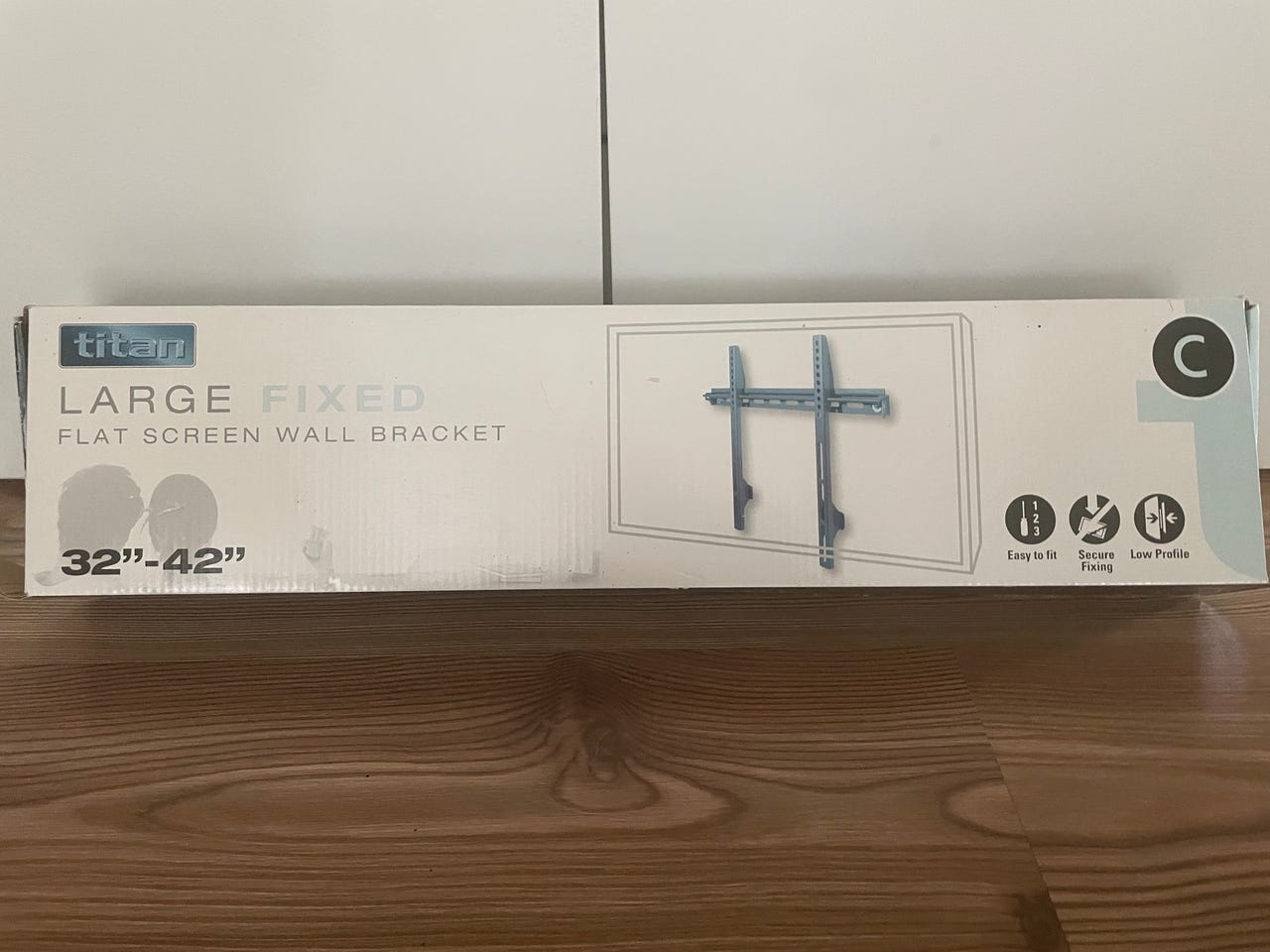 Seinäteline televisiolle