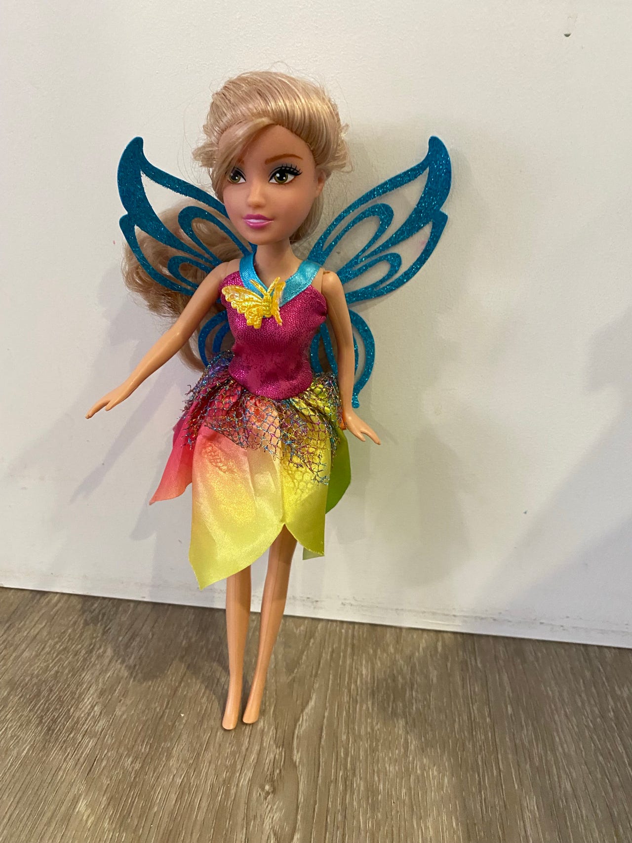 Barbie keijunukke siivillä
