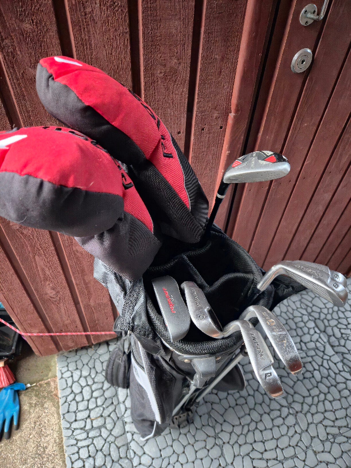 Wilson Prostaff anteeksiantava golfsetti