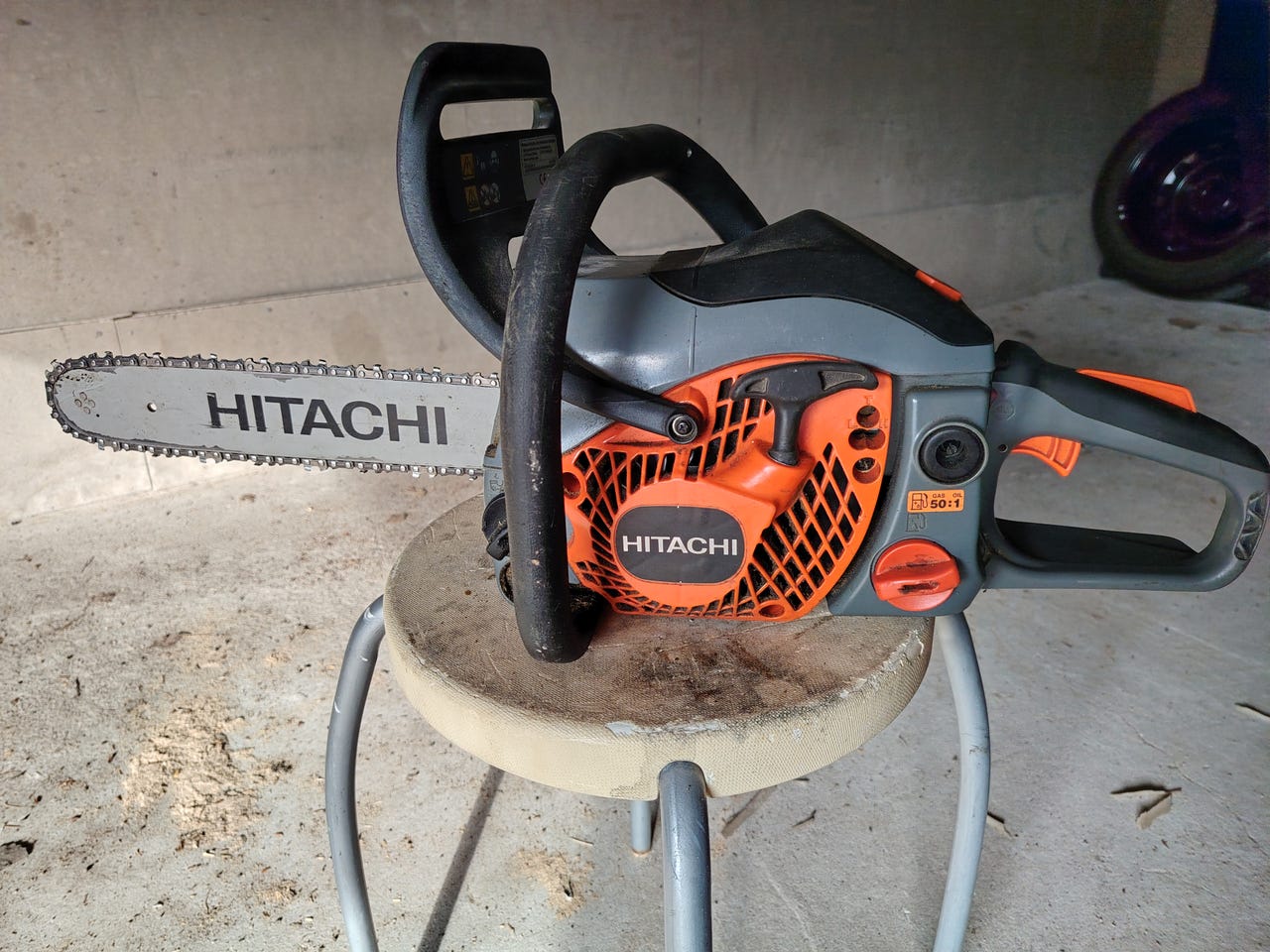 Hitachi CS33EB Moottorisaha