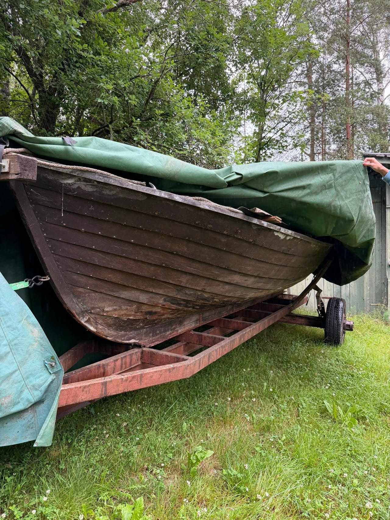 Puuvene fiskari trailerilla