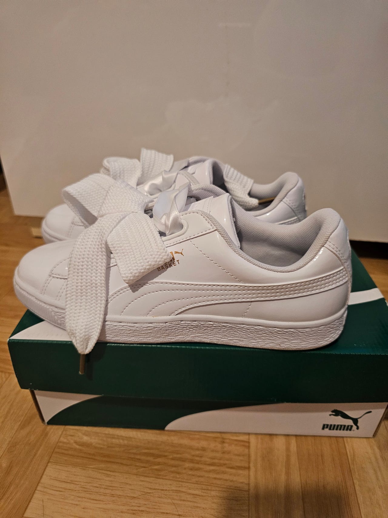 Puma basket heart patent kengät koko 40