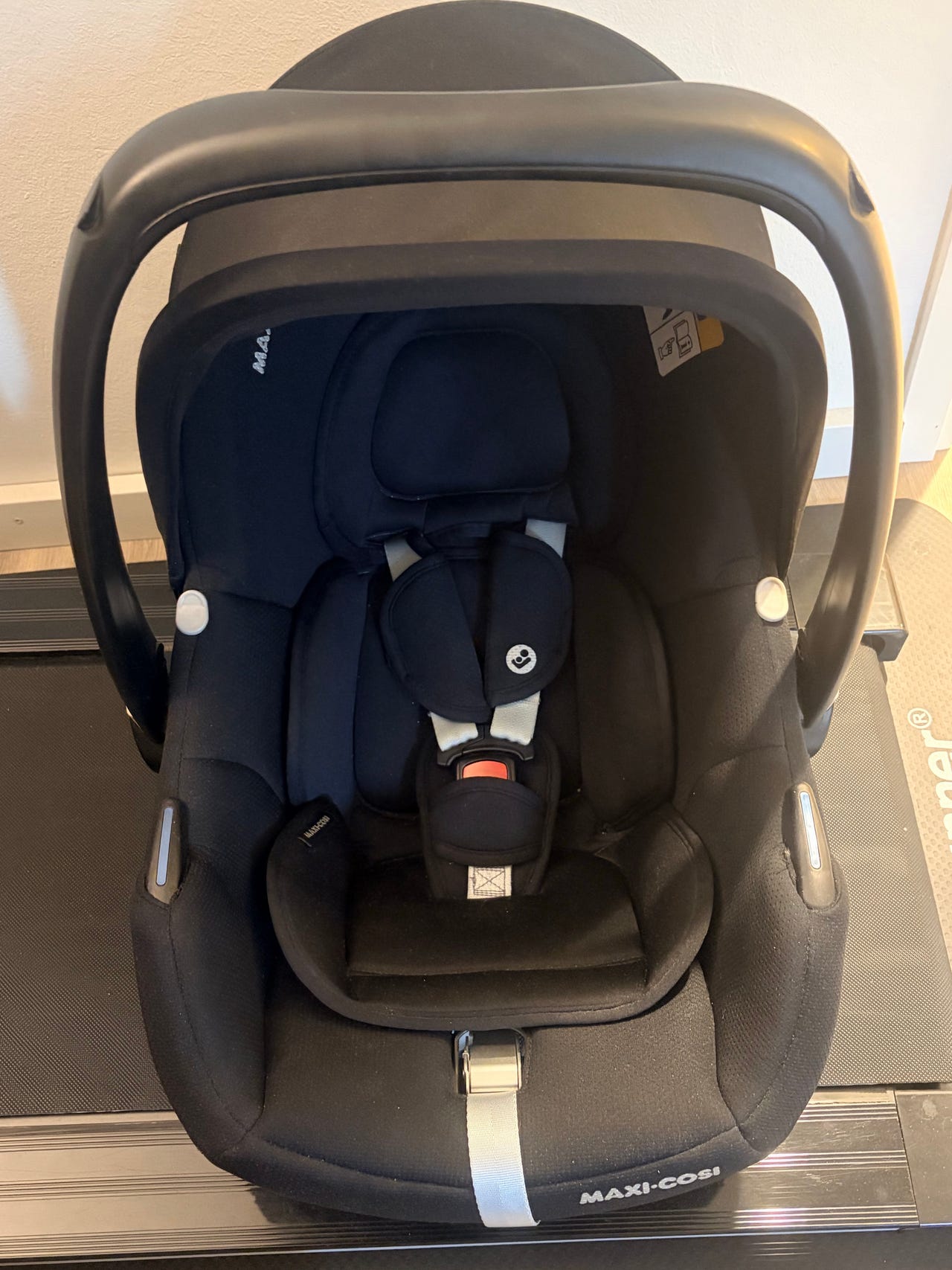 Maxi-Cosi CabrioFix i-Size + Isofix-telakka