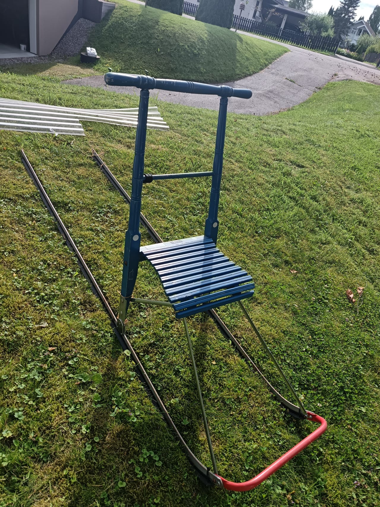 Myydään Esla potkukelkka