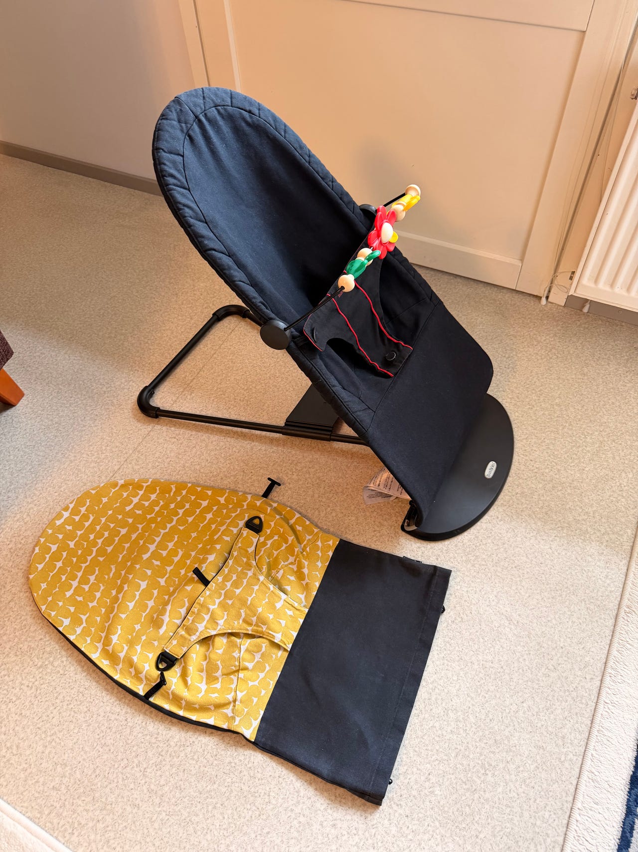 BabyBjörn sitteri Ja lelukaari