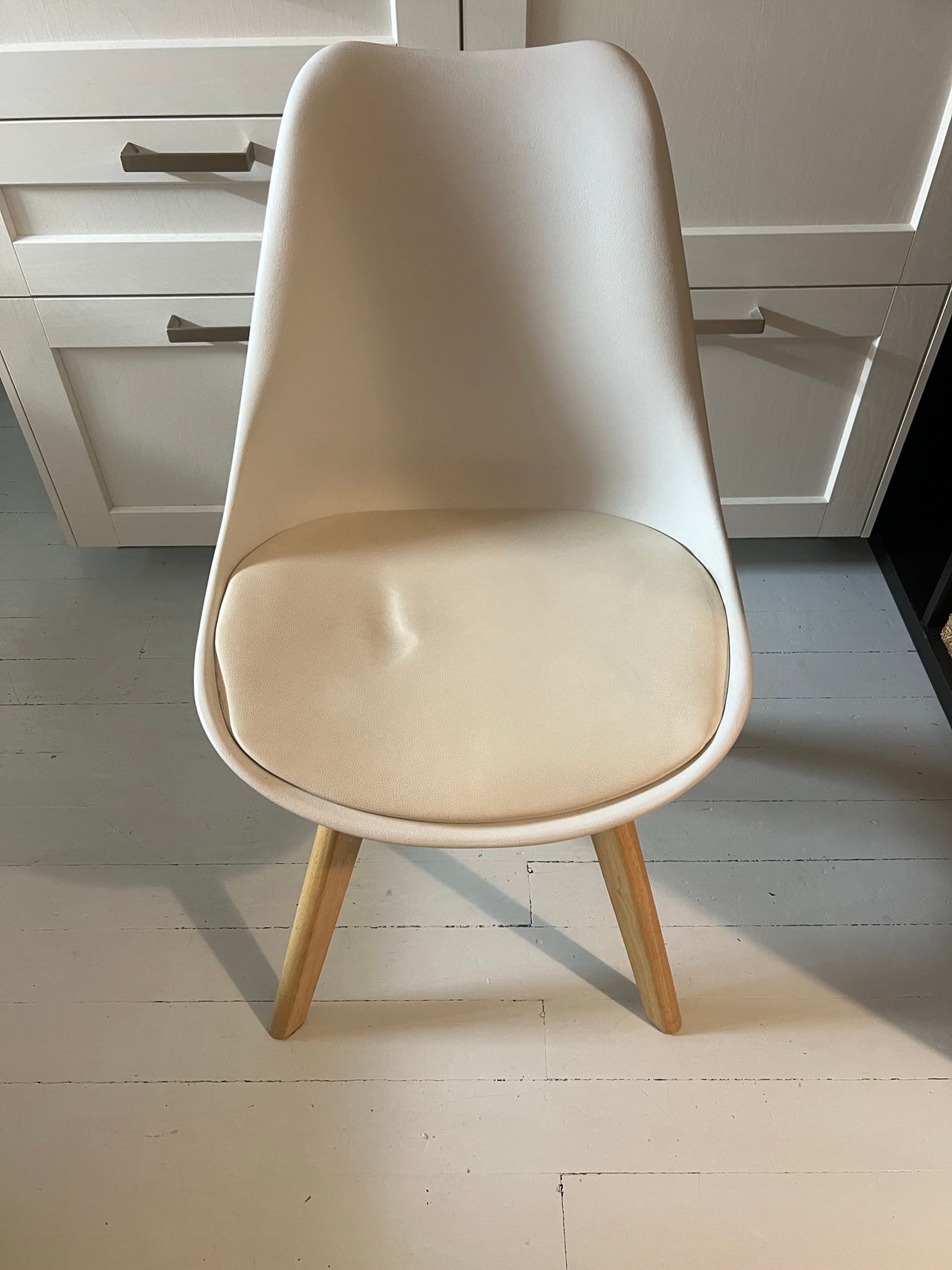 Ruokapöydän tuolit 5kpl (5€/kpl)