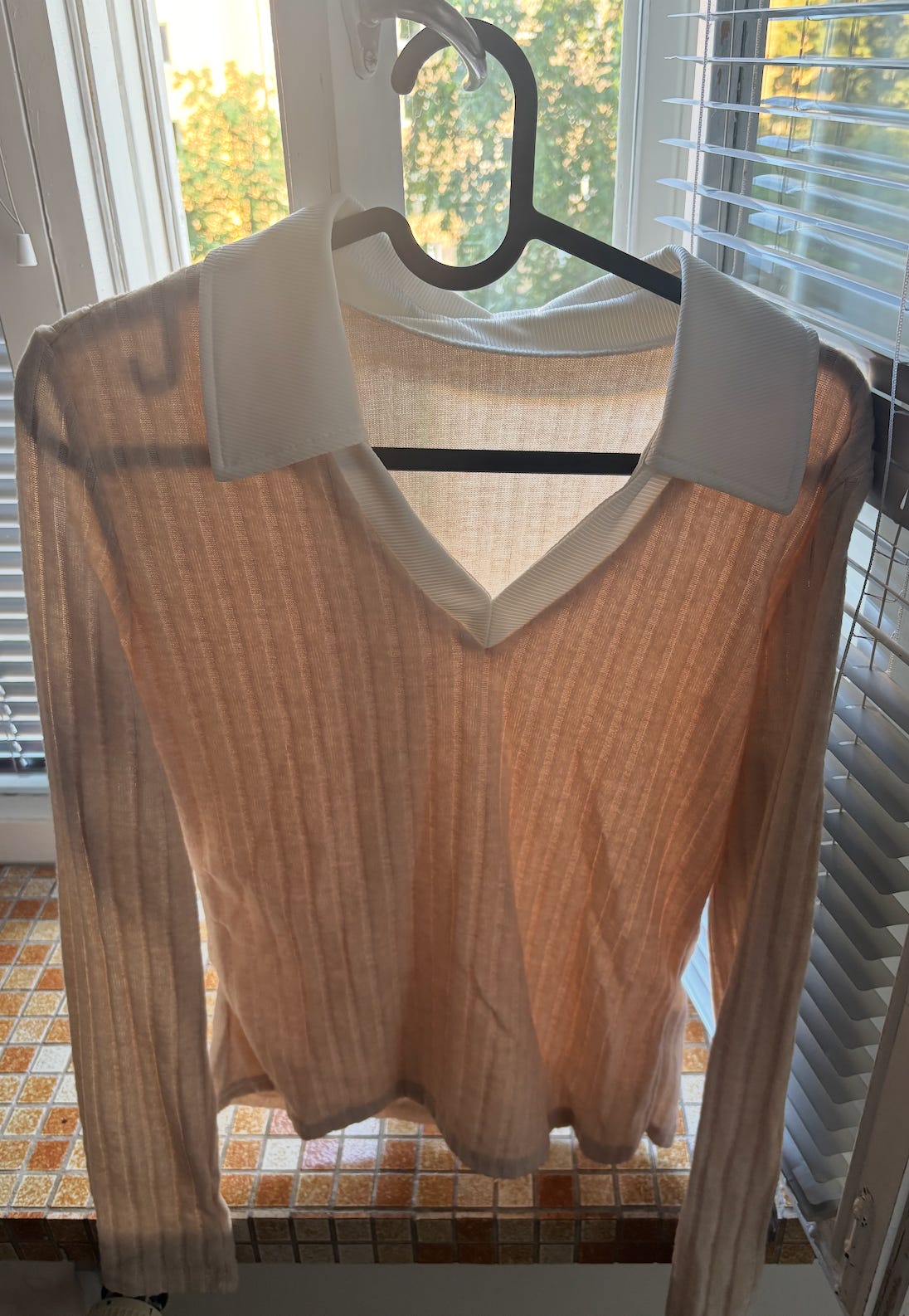 NEW !! White Ribbed Knit Top with Contrast Collar