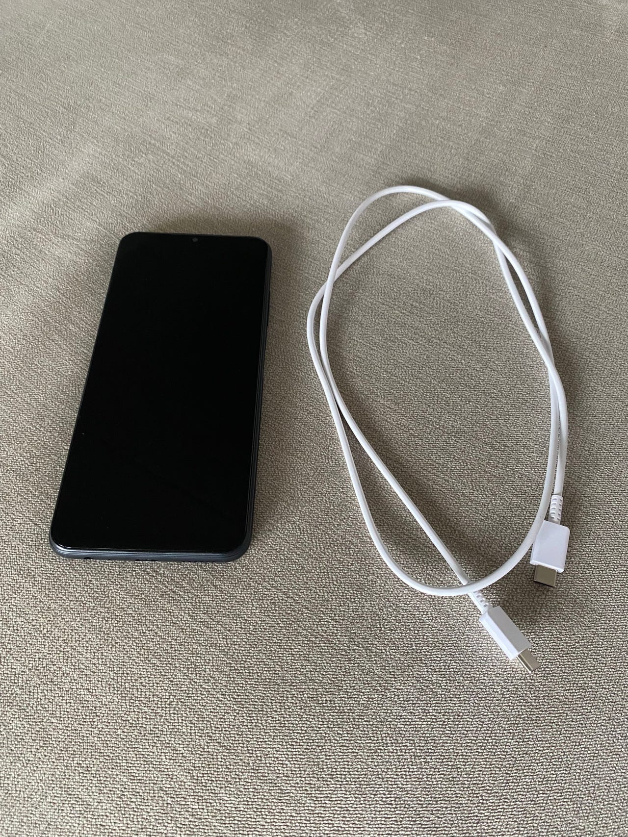 Samsung Galaxy A22 5G 64 GB + latausjohto