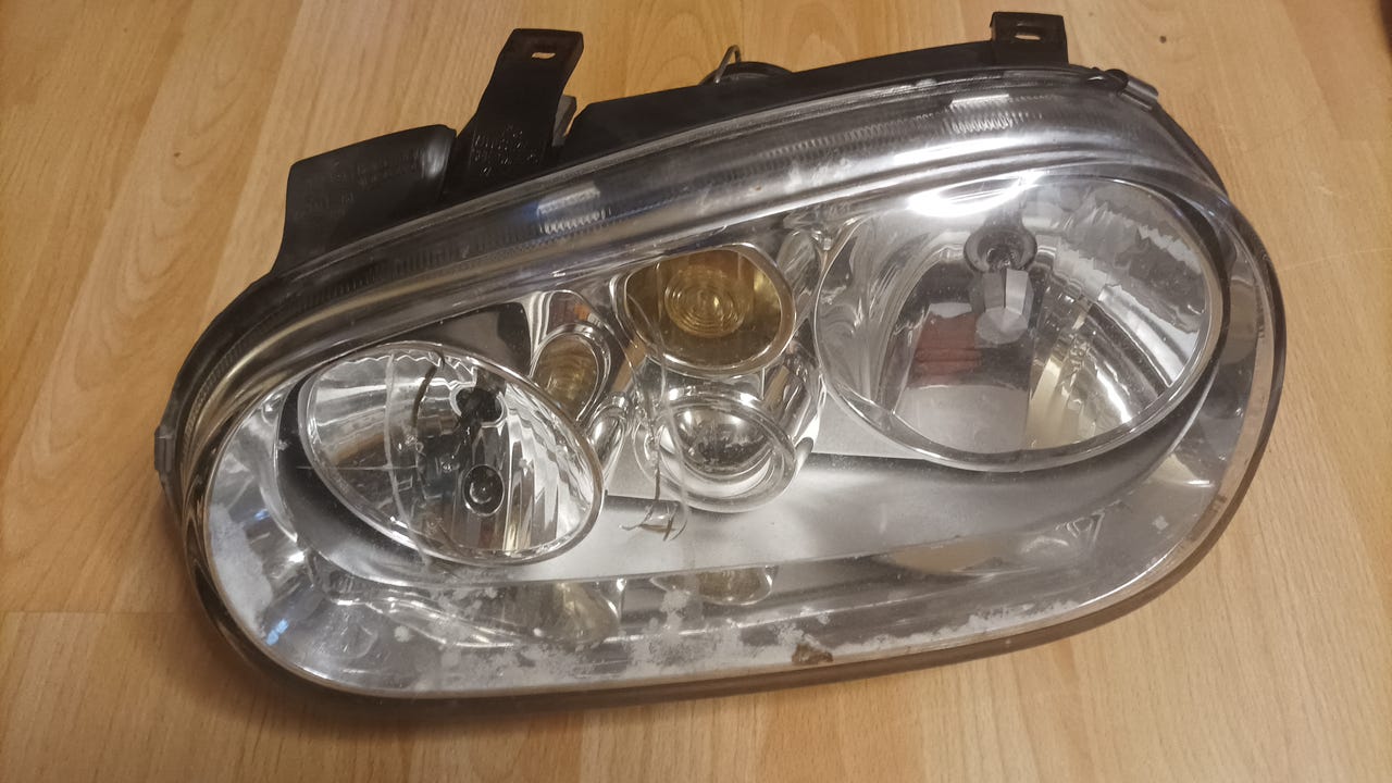 VW Golf IV ajovaloumpio, vasen puoli
