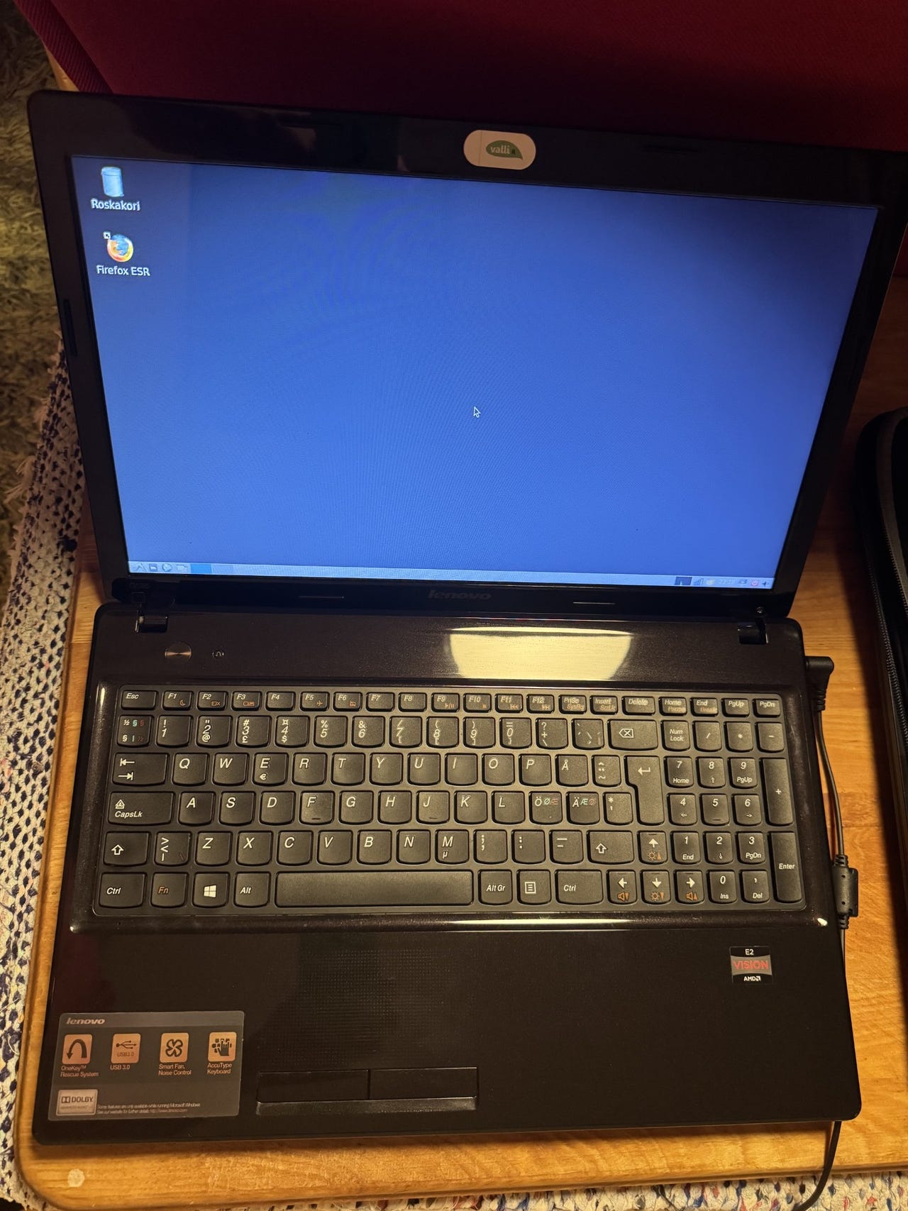 Kannettava tietokone nettisurffailuun: Lenovo G585 15,6" (8 GB RA