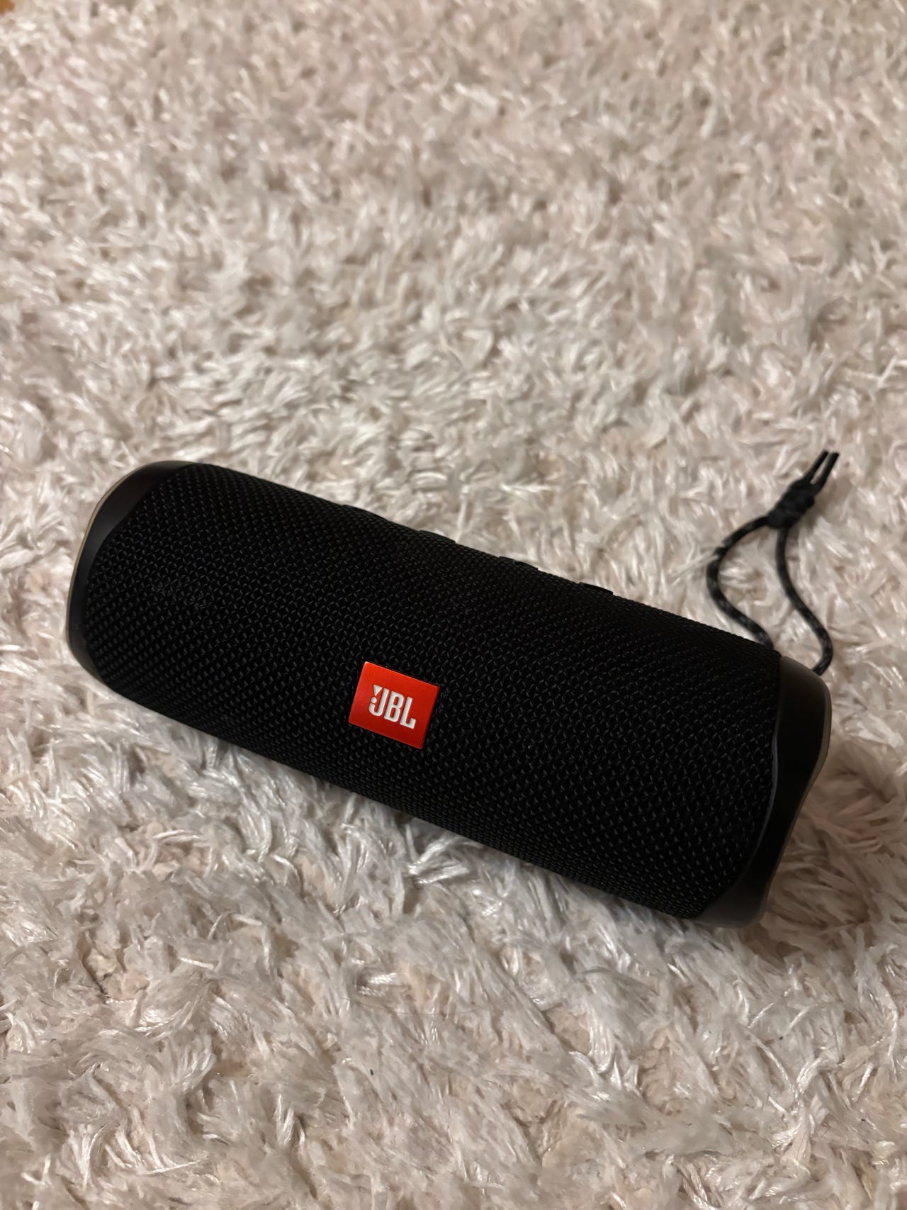 JBL kannettava Bluetooth-kaiutin musta