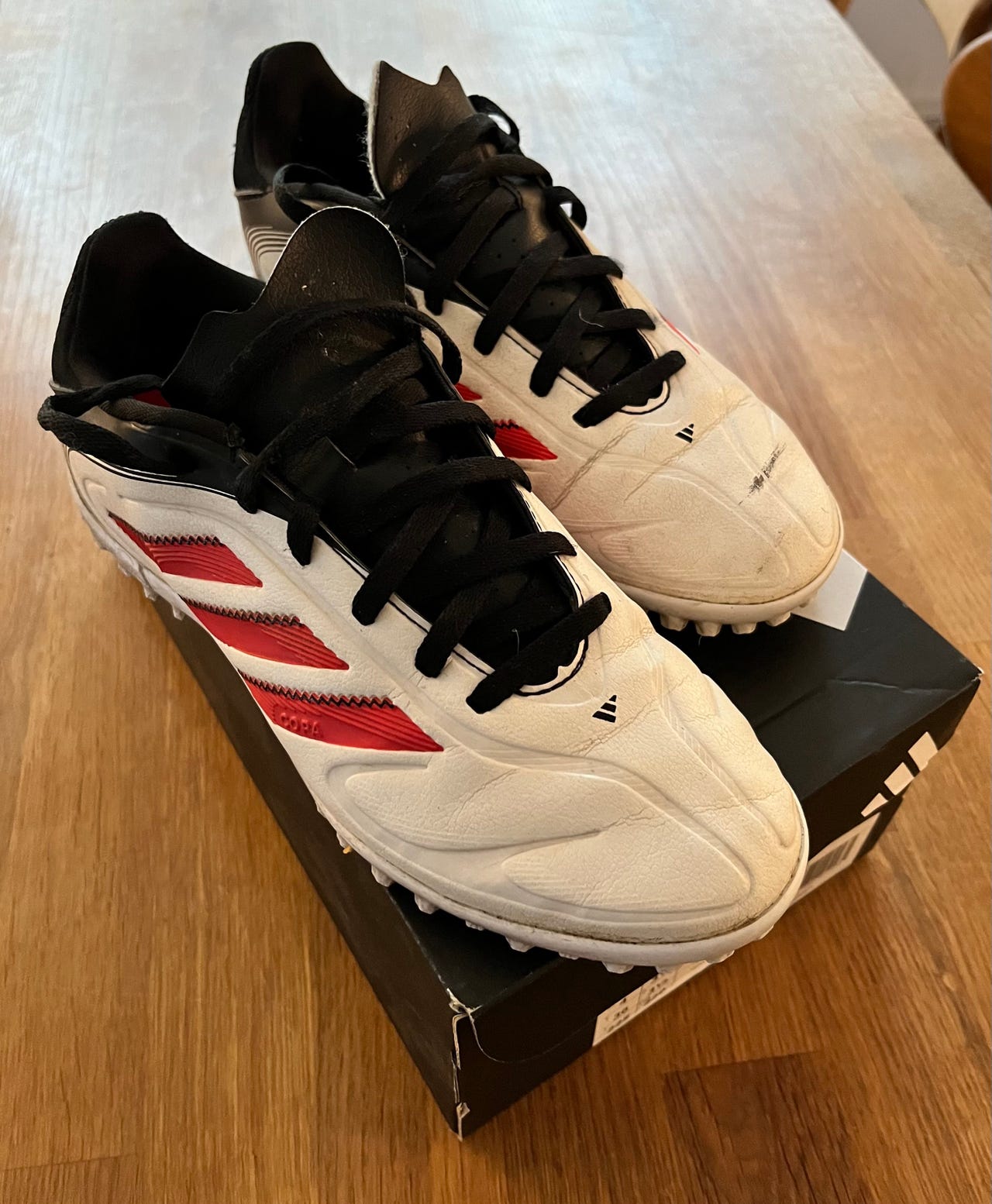 Jalkapallokengät/turf Adidas koko 36
