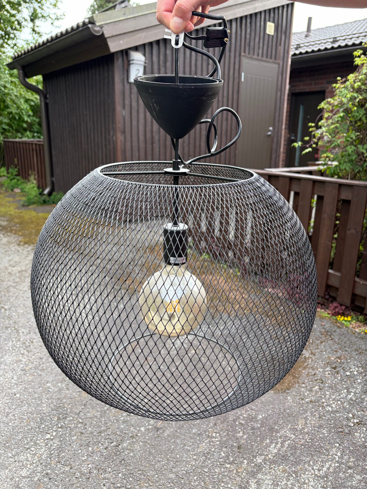 Minimalistinen valaisin