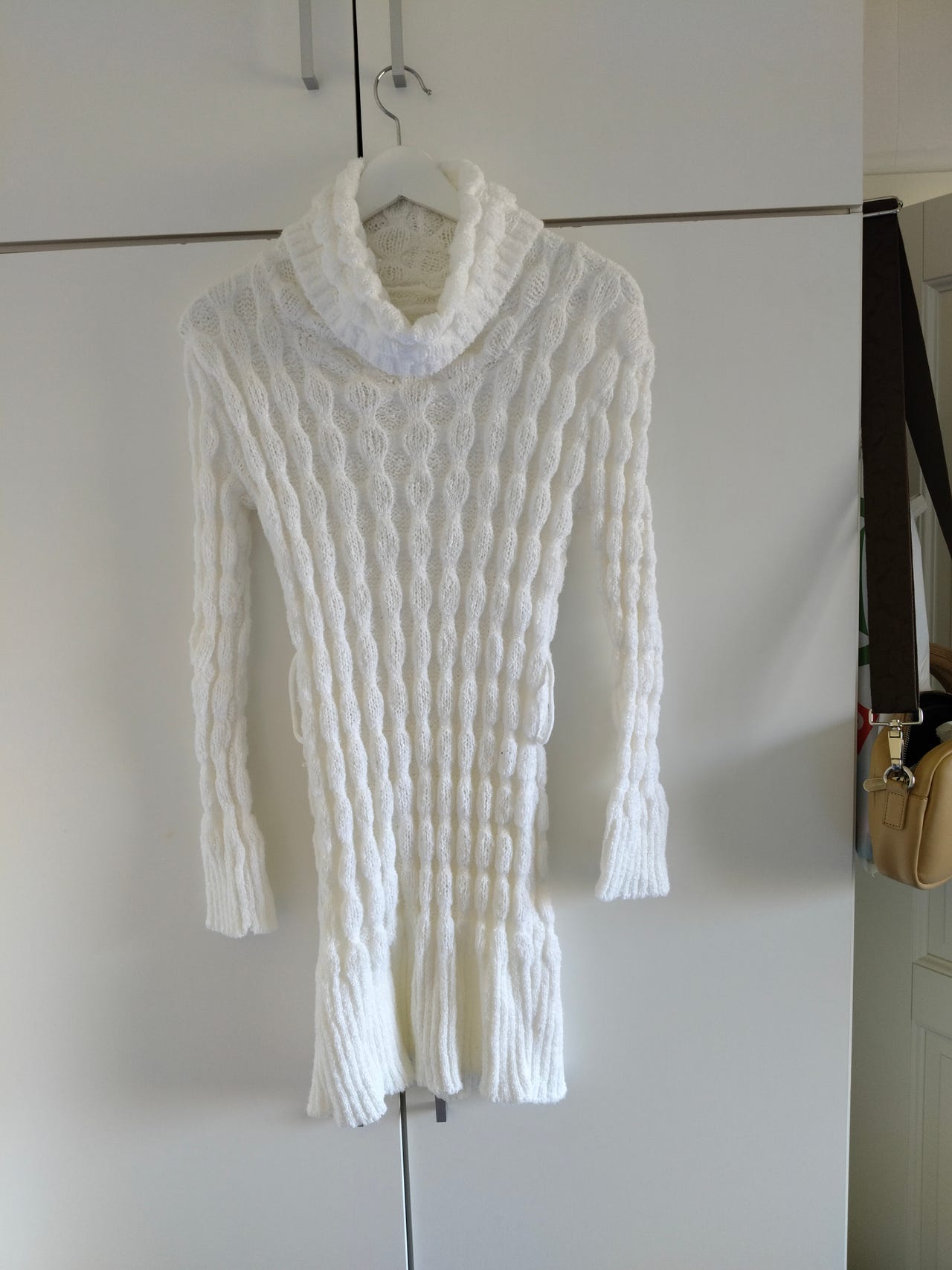 Valkoinen neulemekko, koko 34 (UK 4)