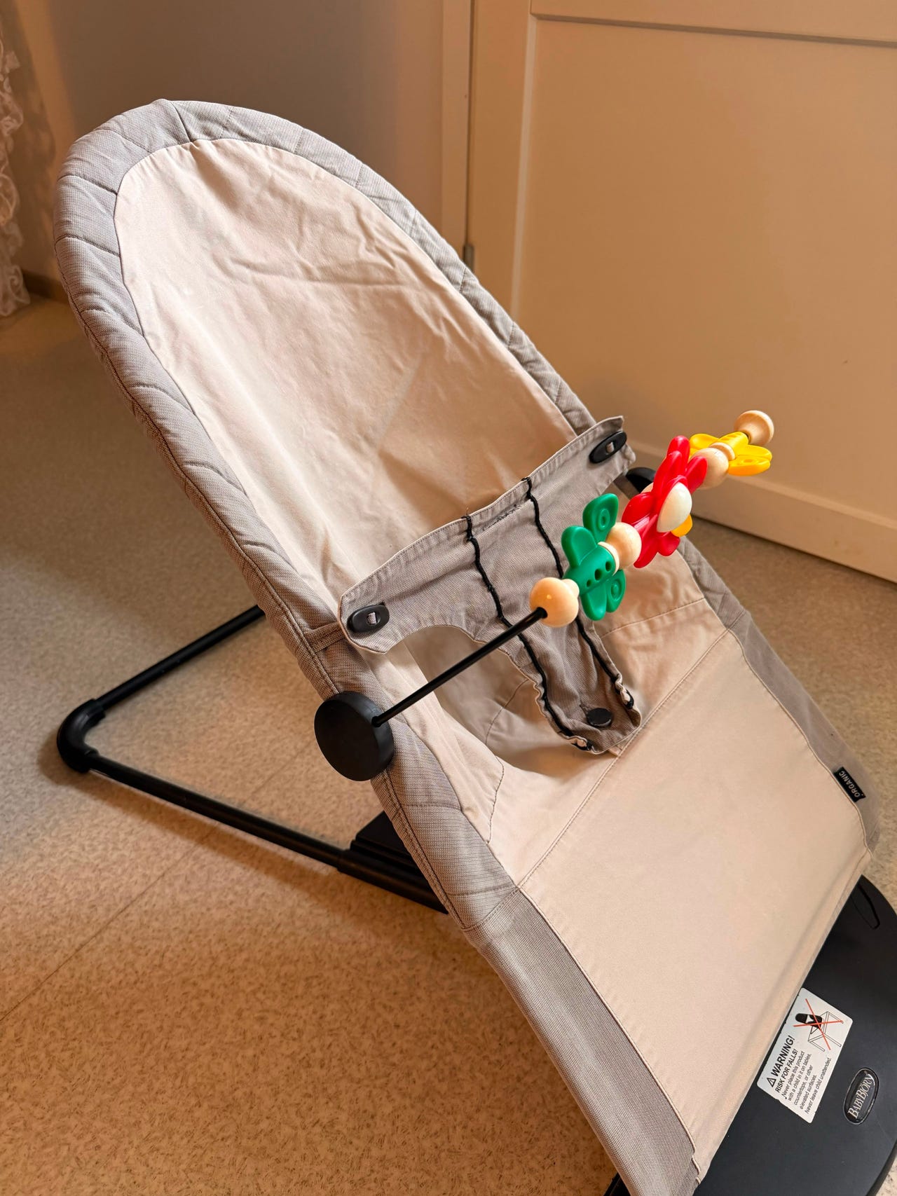 BabyBjörn sitteri ja lelukaari