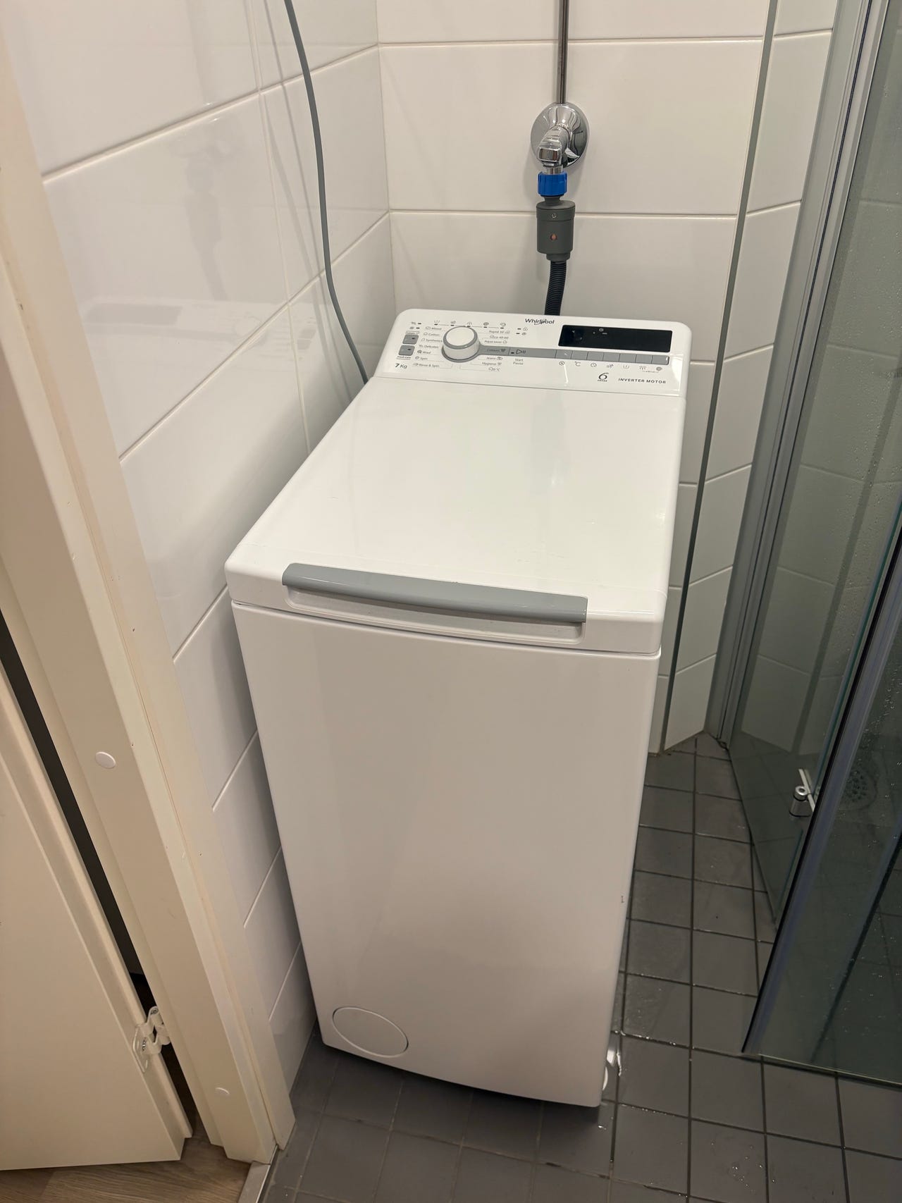 Whirlpool päältä täytettävä pesukone 7 kg valkoinen