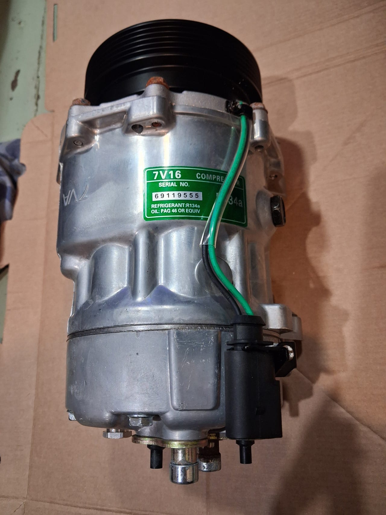 Ilmastointilaitteen kompressori VW Transporter T5 Golf IV ym 8517