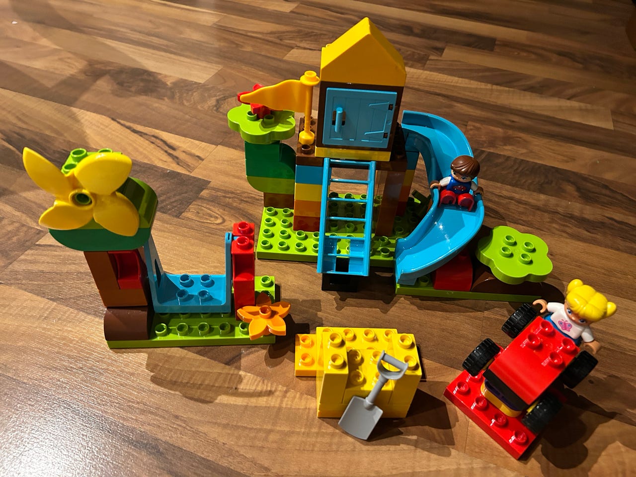 LEGO DUPLO leikkikenttä