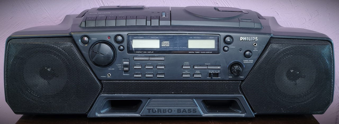 Philips Turbo Bass -radio/CD-/C-kasettisoitin