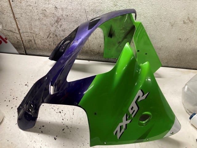 Kawasaki ZX-9R 2001 myydään osina