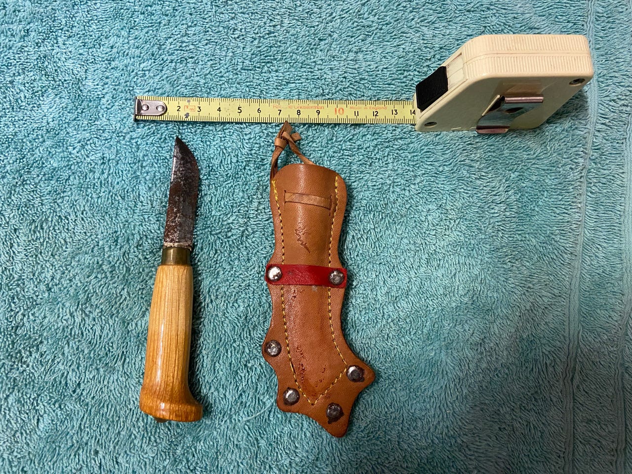 Pieni puukko tupilla