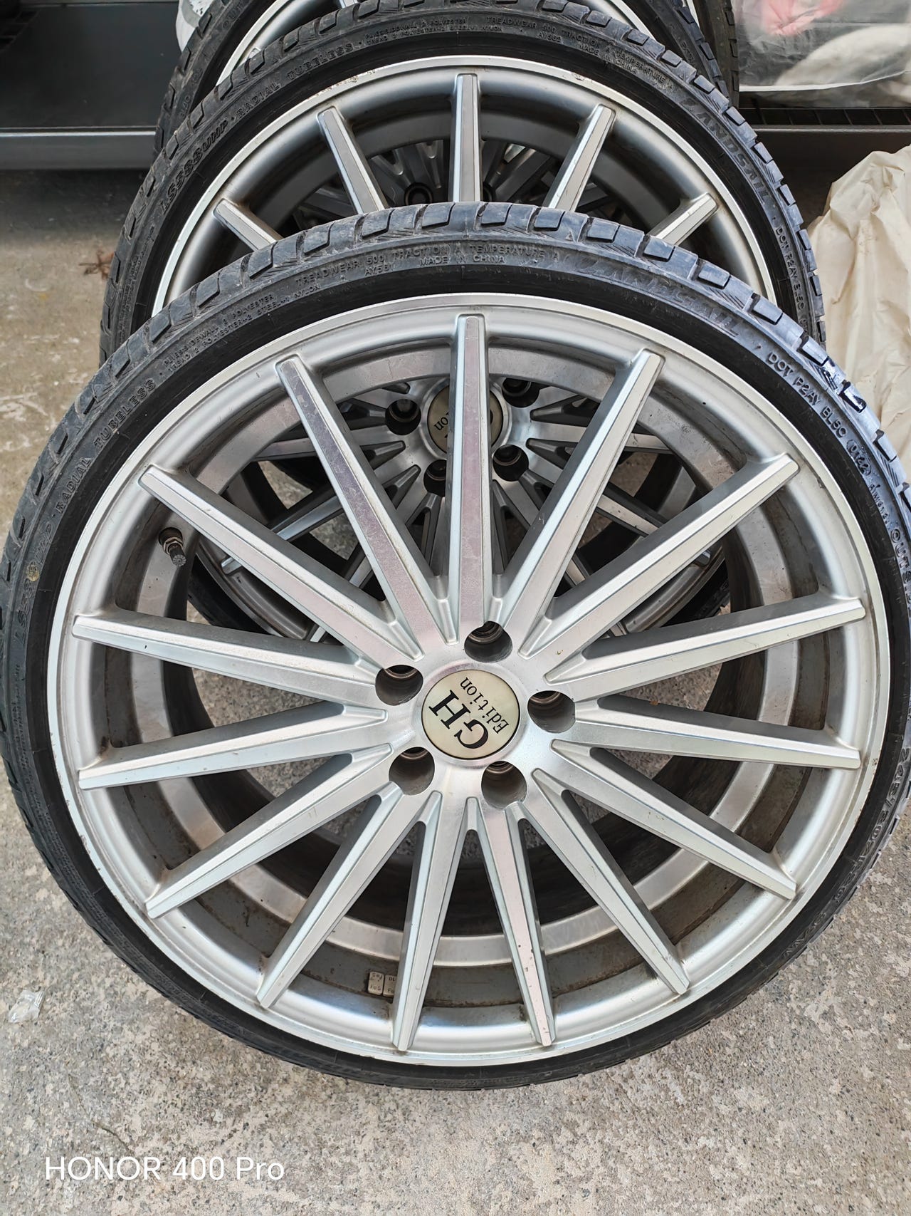 BMW 3 alumiini vanteet kesärenkailla