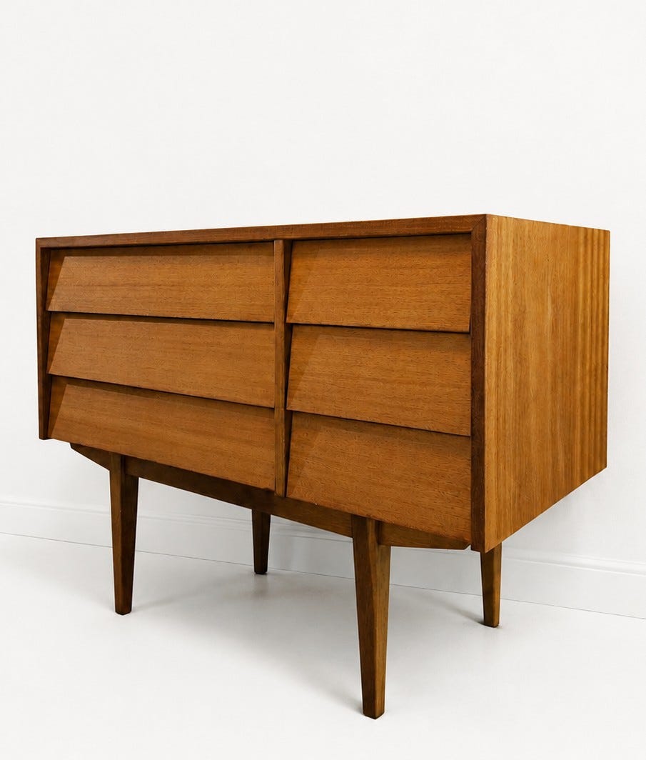 Teak lipasto
