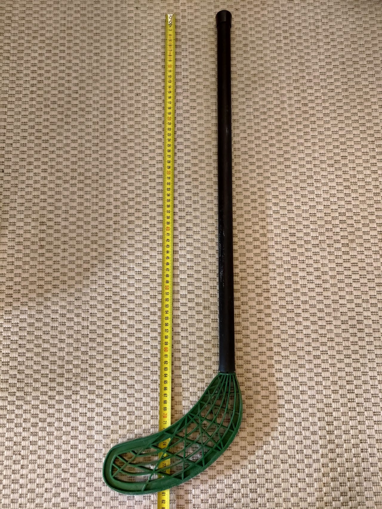 MYYDÄÄN: Salibandy-/sählymaila 81cm, suora