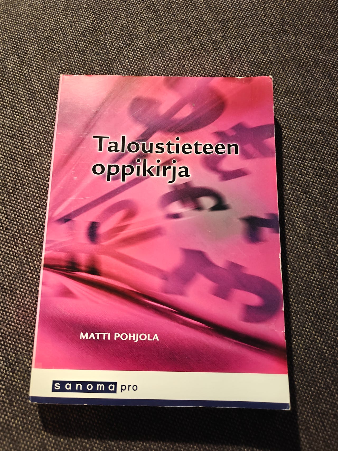 Taloustieteen oppikirja, Matti Pohjola