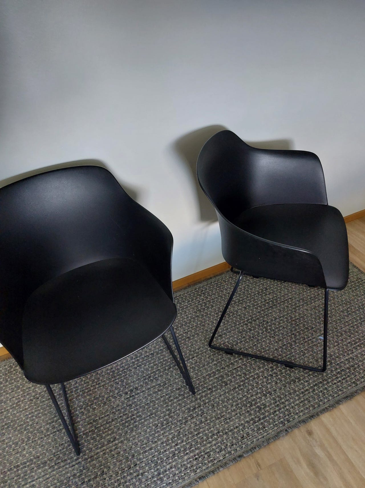 2x ruokapöydän tuolit