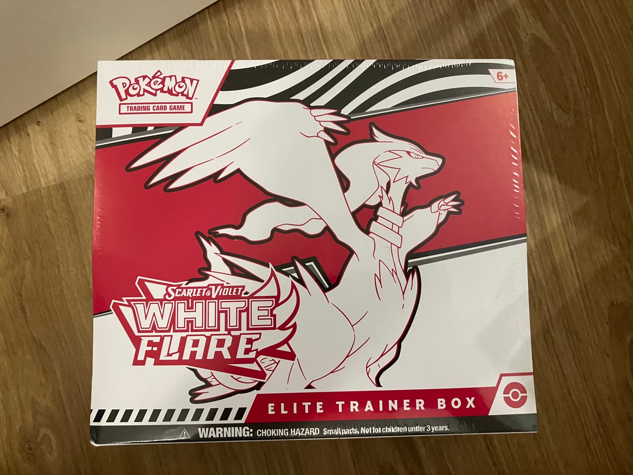 Pokemon White Flare Elite Trainer Box