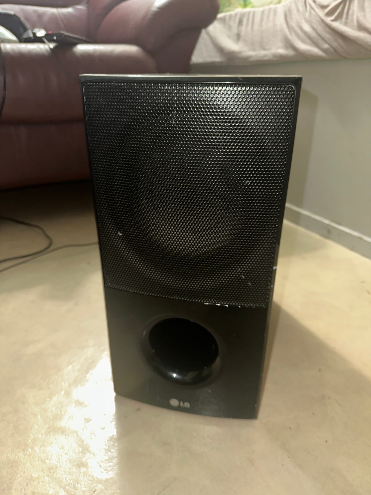 LG subwoofer kaiutin