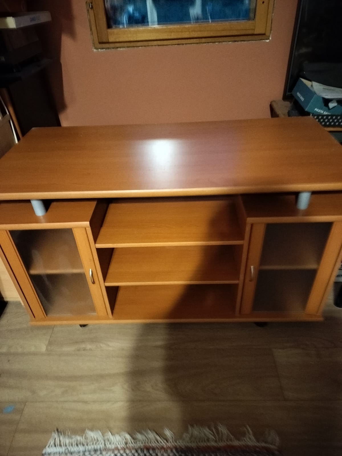 Pöytä rullilla, TV taso iso