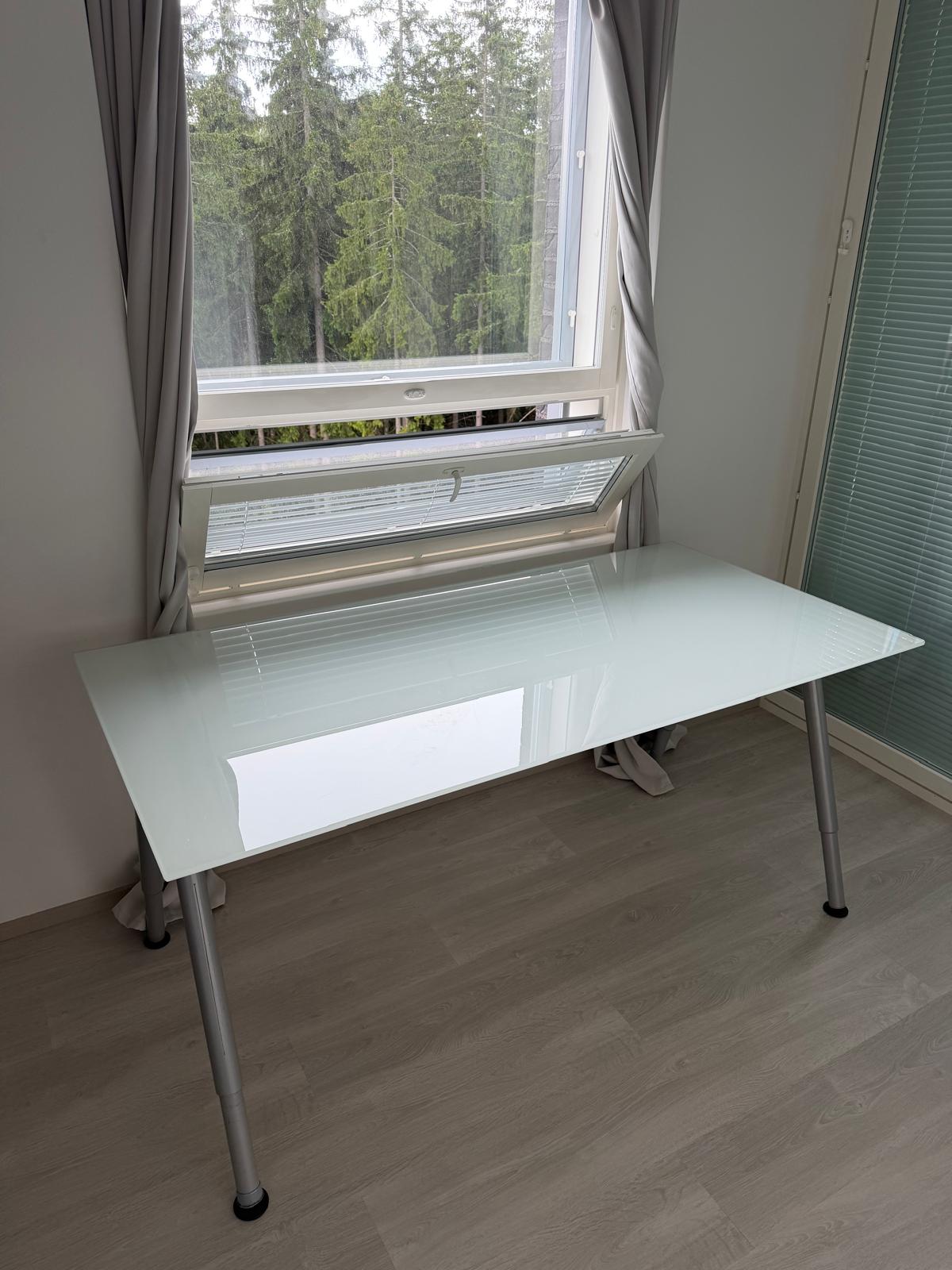 Study/work table