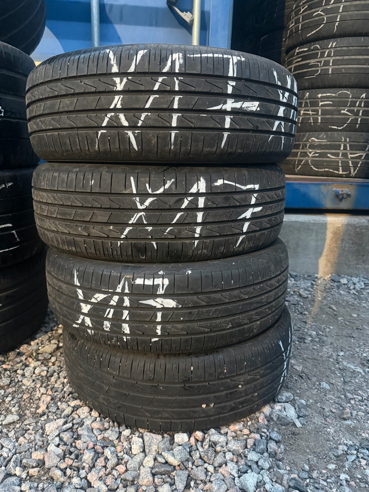 Renkaat 205/60/16 Hankook 4 kpl x17 6+mm