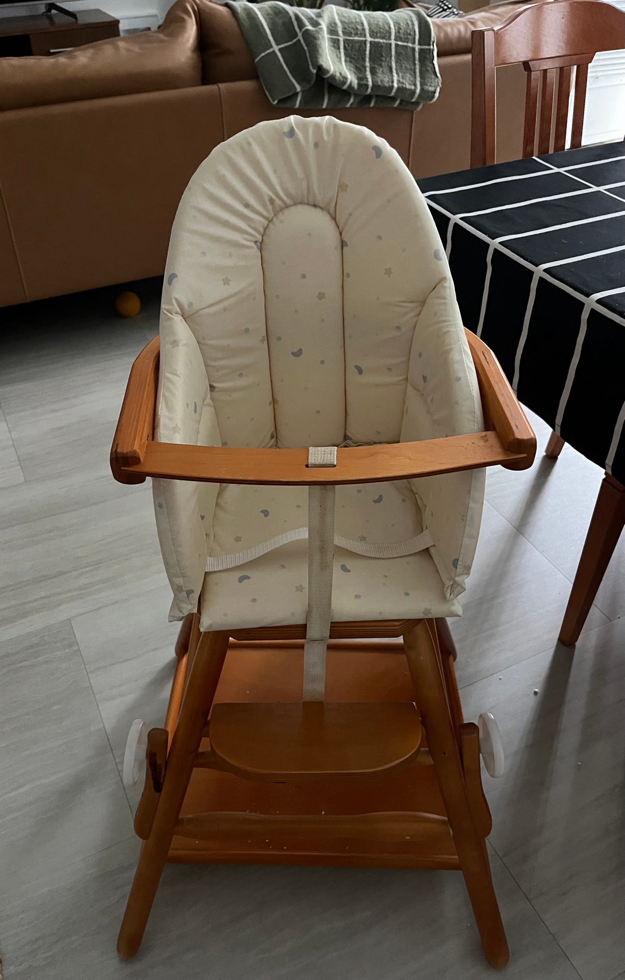 Stokke syöttötuoli puurunko pehmusteella