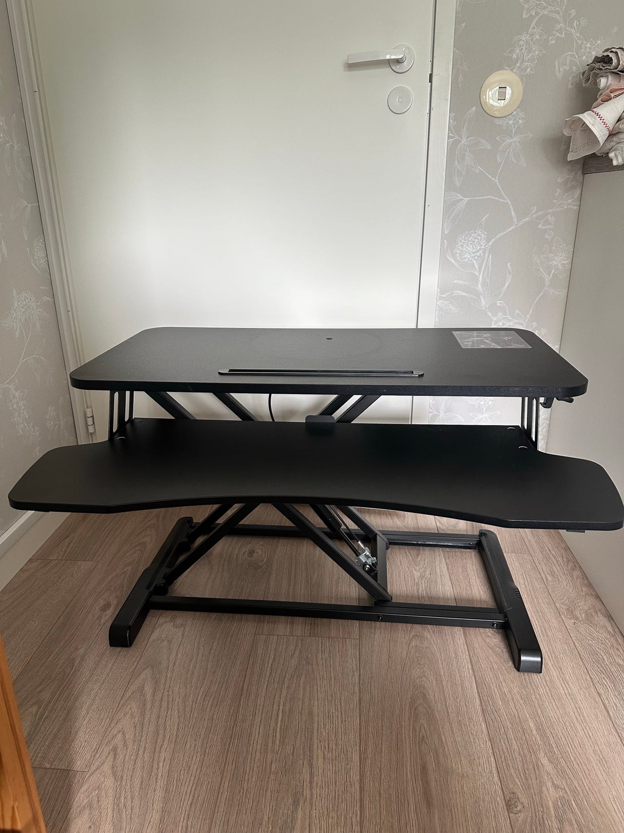 Säädettävä tietokoneen koroke