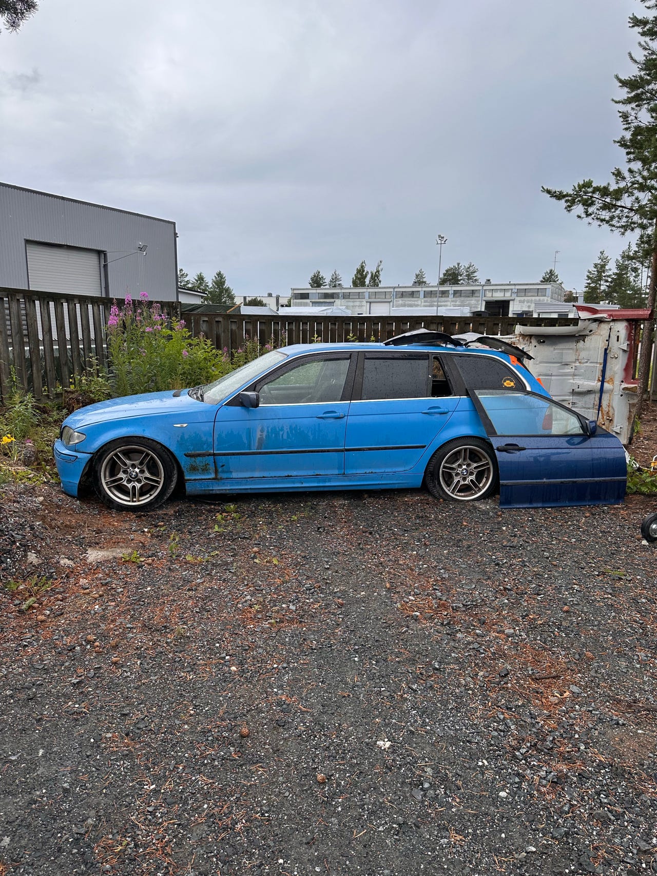 BMW farmari kori ja ovet