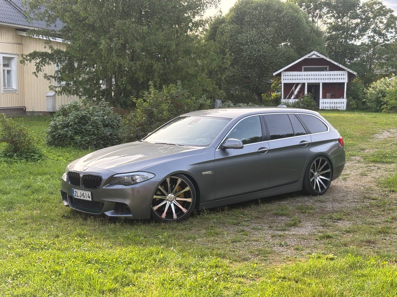 Myydään/vaihdetaan 20” vanteet renkaineen